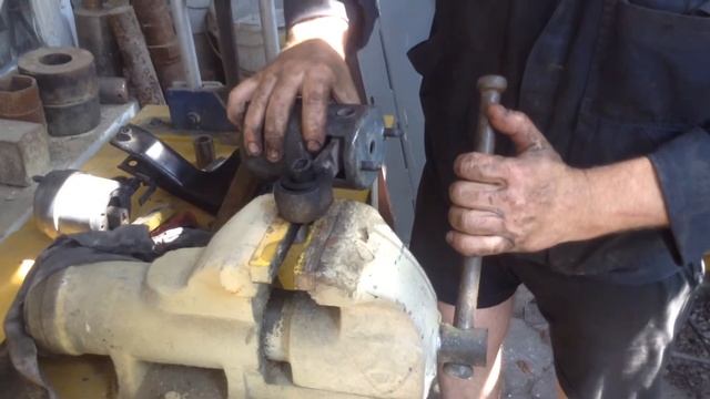 Как выглядит подушка двигателя ACV Т4 смотреть онлайн