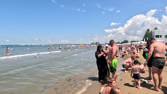 МЕСТ НА ПЛЯЖЕ НЕТ. АНАПА ЦЕНТРАЛЬНЫЙ ПЛЯЖ ИЮЛЬ 2003. АНАПА МОРЕ СЕГОДНЯ.