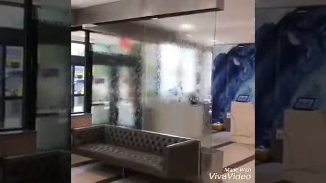 Водопад по стеклу в бутике без вертикальных перегородок смотреть онлайн