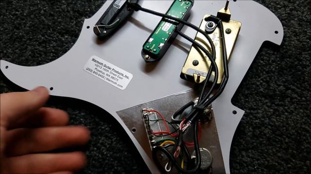 Tom Delonge Cheshire Cat Era Sticker Strat смотреть онлайн