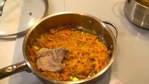 Кролик, тушеный в сметане / Кролик в сметані