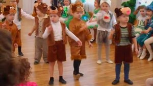 Раз морозною зимой шел медведь к себе домой (песня и танец в садике)