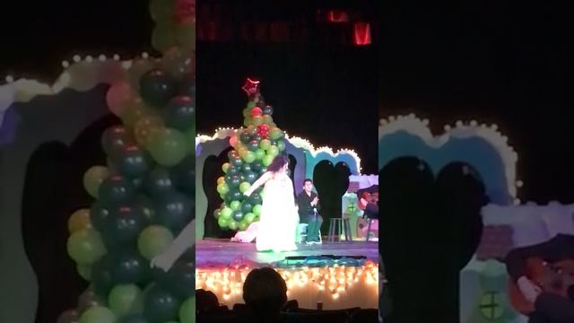 Erica Lazo bailando Alegrias con Manton en Flamenco смотреть онлайн