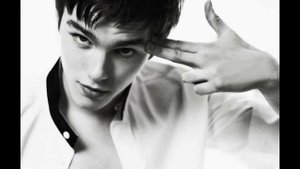 Николас Холт)))))