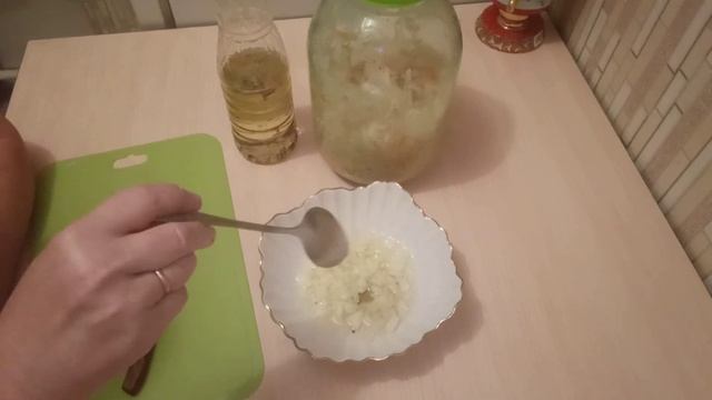 Оригинальное вкусное подсолнечное масло для заправки салатов! Квашеная капуста с оригинальным масло смотреть онлайн