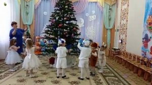Новогодний хоровод младшая группа