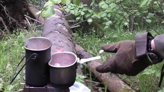 Шикарное картофельное пюре с жаренным мясом. Готовлю на новой печке-щепочнице. Поход выходного дня смотреть онлайн