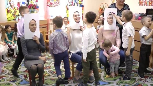 Стихи+конкурс "дорисуй портрет мамы".(Детский центр "Ручеёк"_старшая группа). смотреть онлайн