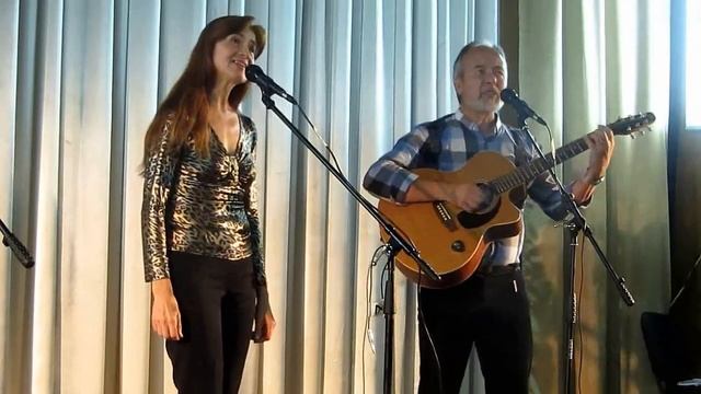 Дмитрий и Алёна Макарчук. Колыбельная пути (поезд)-30 лет песне."Осенняя Ялта" 07.10.2018 смотреть онлайн