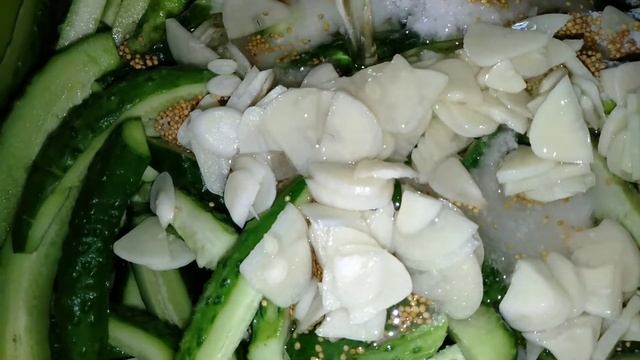 Резанные огурцы с горчицей. смотреть онлайн