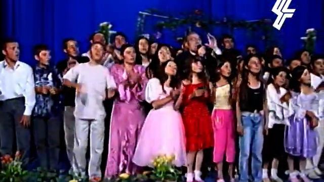 Լեգենդար ծաղիկներ երգը. Տիգրան Կարապետյան և երեխաներ. caxikner tigran karapetyan nerqin getashen смотреть онлайн