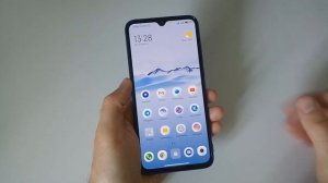 Как отключить белую полоску внизу экрана на Xiaomi MIUI12