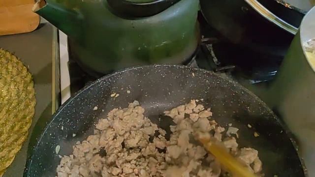 Делаю заготовки для картофельной запеканки. смотреть онлайн