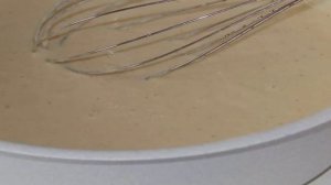 Дрожжевые яблочные оладьи с корицей и медом