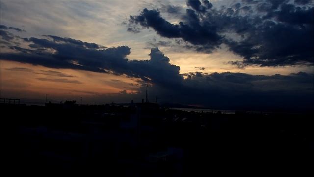 Clouds over the city смотреть онлайн