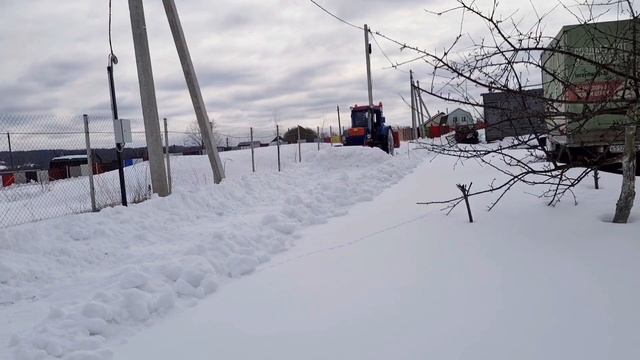 Чищу снег (пока не растаял) смотреть онлайн