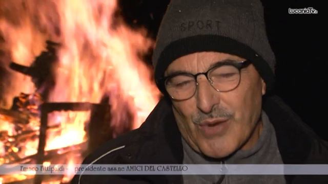 Ritorna a Lauria la tradizione del fuoco di Santa Lucia смотреть онлайн