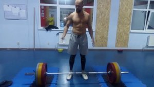 Заруба в становой. Дима, вторая попытка. 130кг х 29 раз.