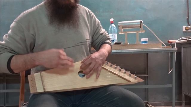 Звучание гуслей с гитарной механикой смотреть онлайн