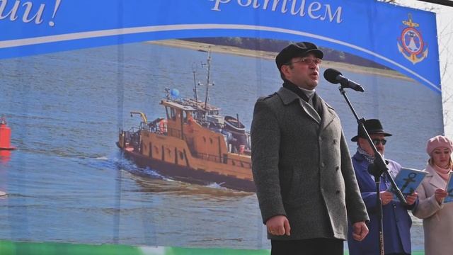 Первомайская демонстрация и парад теплоходов прошли в Колпашево смотреть онлайн