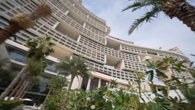 SAMEN SLAPEN IN HET NIEUWSTE EN GROOTSTE HOTEL VAN DUBAI!😳🇦🇪 смотреть онлайн