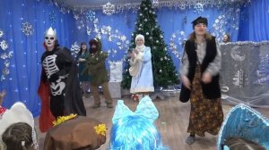 Зажигательный танец героев на Новый год