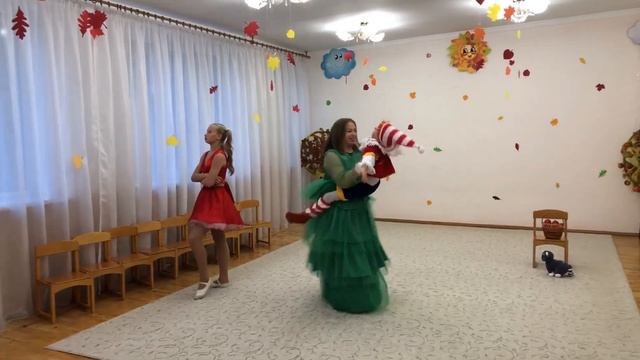 Новогодние игрушки Семейный танец смотреть онлайн