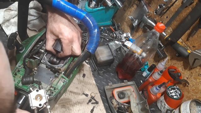 Бензопила Лесхоза - адская топливная смесь: вместо масла клей, или пол бака и поршневую на вторсырь смотреть онлайн