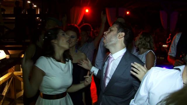 Jonas Renkse of Katatonia singing The Cure - "Love Song" at Serbian wedding смотреть онлайн