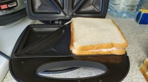 Горячие сендвичи в бутерброднице Redmond