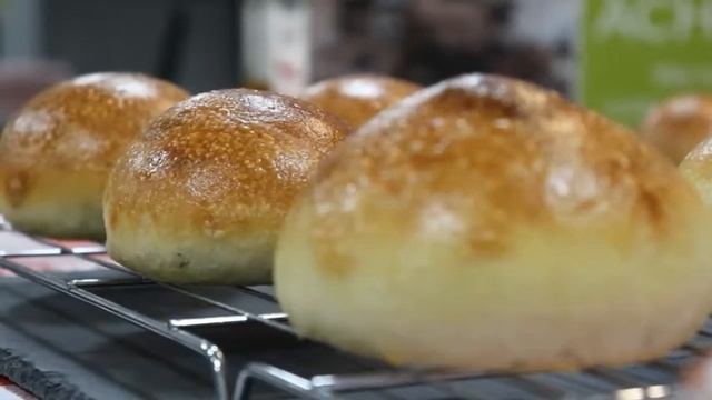 The Leonardo Bakes Burger Buns смотреть онлайн