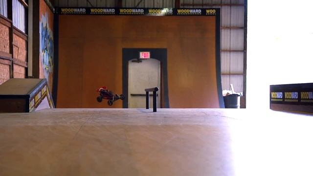 Bandit VXL BIG AIR at Skatepark! | Traxxas смотреть онлайн