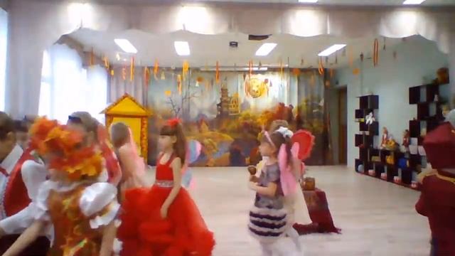 Осеннее музыкальное занятие в группе "Пчелки" смотреть онлайн