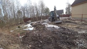 Поработал на старом экскаваторе Терекс.  Отсыпаю щебнем дорогу.