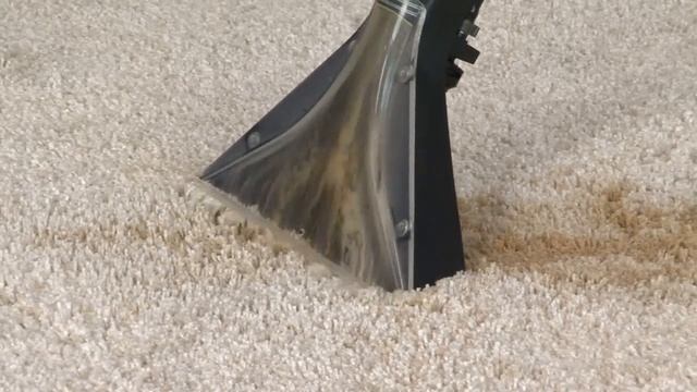 Чистка ковра с помощью моющего пылесоса Karcher SE 6.100