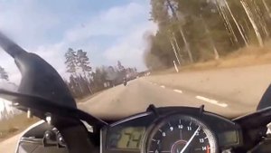 Mercedes Bens AMG vs. Kawasaki ninja Мерседес Бенс АМГ против Кавасаки ниндзя