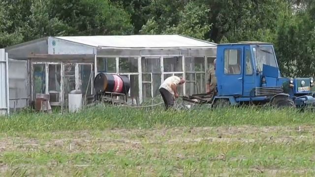 75.Что народ в деревне делает?  what are they doing in the belarusian village