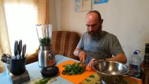 Зелёный коктейль из дикоросов#смузи#дикоросы#сныть#подорожник#