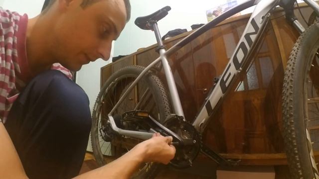 Не могу открутить болт на шатунах смотреть онлайн