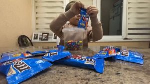 Шок!!! Очень много конфет M&M’s!!! Распаковка конфет! Ведро конфет, смотри скорее!!!