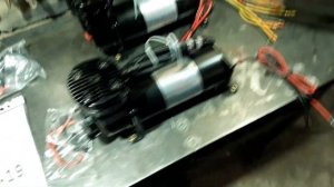 Воздушный компрессор для пневмоподвески.