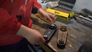 Стуки в подвеске/меняем нижнюю опору ДВС на Рено Логан