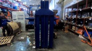 Гидравлический пресс для мусора в работе на пленке складского сбора