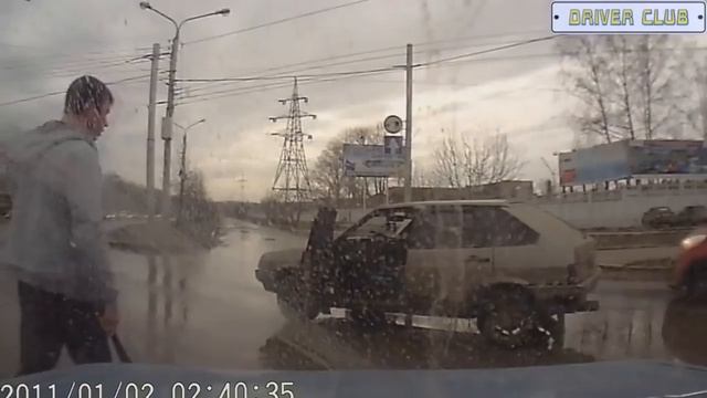 10.04.13 "Бейсболист" разбил стекло битой!!! смотреть онлайн