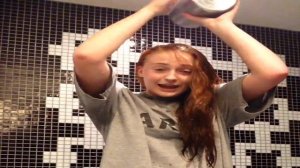 Игра Престолов - Ice Bucket Challenge Sophie Turner