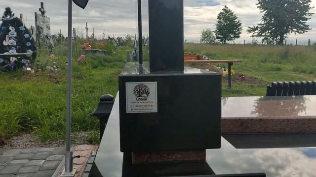 Індивідуальний пам'ятник з лезниківського граніту та букинського габро смотреть онлайн