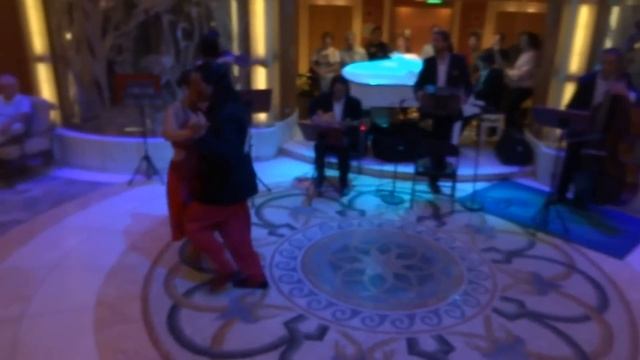 Fernando Tello-Cecilia Masse deleitan bailando el tango. Crucero Star Princess 29-01-2013. смотреть онлайн