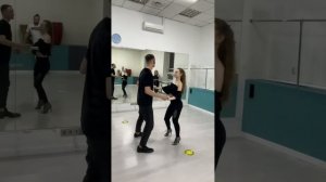 #бачата Урок Базовый шаг | Бейсик вперед\назад | Квадрат | Поворот | Накидка | Папита | Украшение