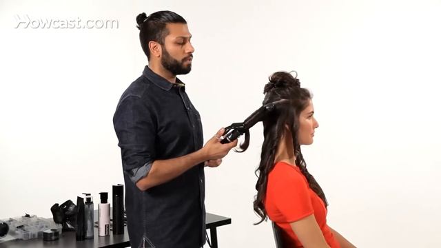 5 Steps to a Beachy Wave | Salon Hair Tutorial смотреть онлайн