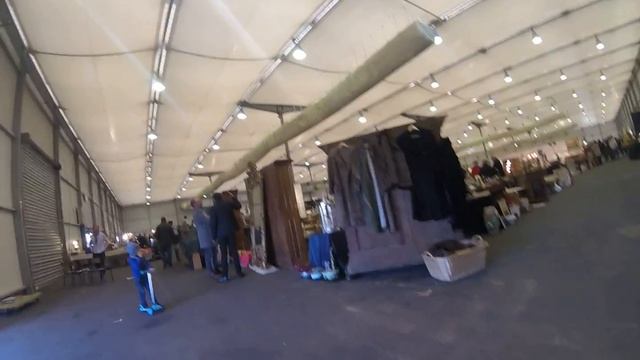 Антикварный рынок .Франция . Антикварная мебель .Винтажные  вещи .